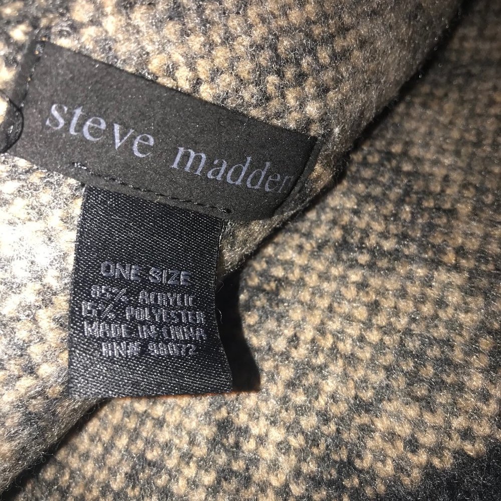 Steve Madden 2 Piece Leopard Beanie & Glove Set Br - Picture 5 of 6